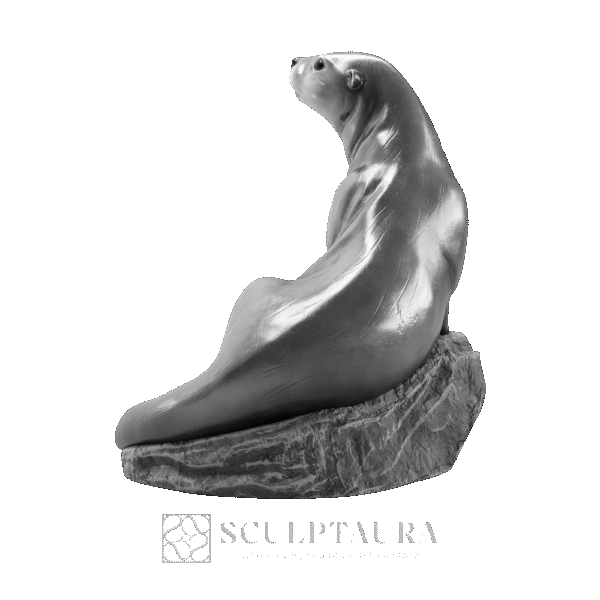 Otter Sculpture - Picture 2